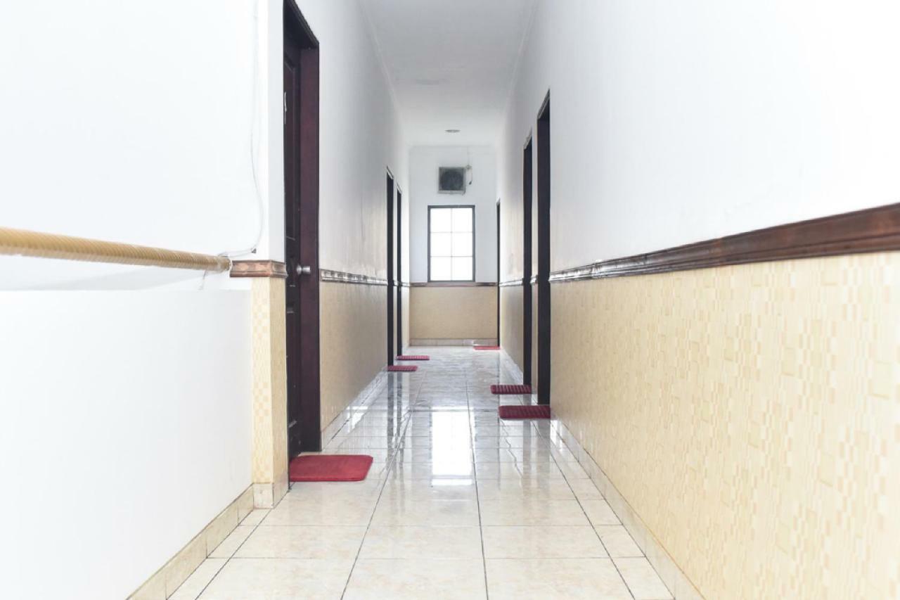 Reddoorz Near Lenmarc Mall Surabaya Pradahkalikendal Exterior photo